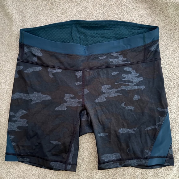 Lululemon Clip-In Heather Camo Texture Heather Blue Women’s 7” Shorts size 10 - Picture 2 of 8